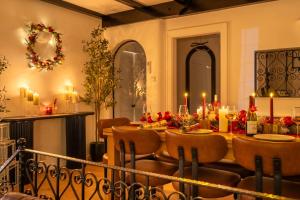 Luxury Christmas House with Fireplace, Full Festive Décor & Optional Hot Tub