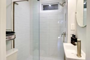 3BD Classic Victorian in the Center of Washington!