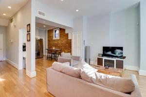 3BD Classic Victorian in the Center of Washington!