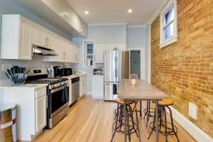 3BD Classic Victorian in the Center of Washington!