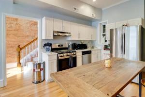 3BD Classic Victorian in the Center of Washington!