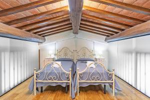 Amazing View on Hills with Shared Pool