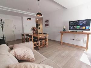 Central 2 bedroom apartment with terrace