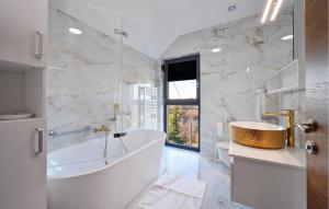 Stunning Home In Banfi