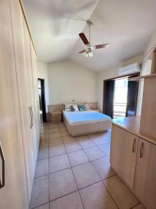 Refúgio Vista Mar com Piscina e 5 Suítes Espaçosas