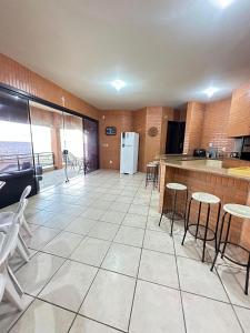 Refúgio Vista Mar com Piscina e 5 Suítes Espaçosas