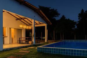 Casa com piscina e vista para o vale em Caraíva