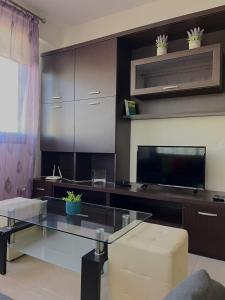 DANAOS 2 COMPLEX APARTMENT - By IMH Travel & Tours