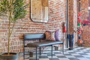 Ivy - Adorable Studio Apt with Heated Pool