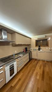 Mansão 700 metros do centro, com 7 suítes