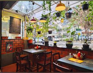 Cozy room at The Hole In The Wall Cafe Indiranagar - 1