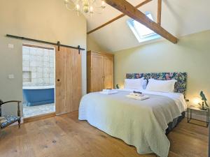 The Stables - Uk50804