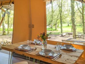 The Bushel - Ukc7131