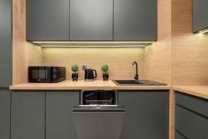 Spacious Apartment with Parking & Balcony by Noclegi Renters