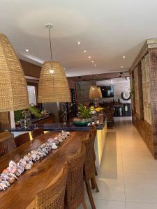 Casa nova em condominio com 4 suites spa e academia