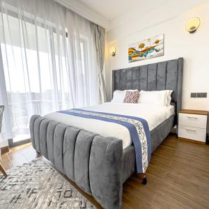 executive fully furnished apartments with luxurious facilities which features a breathtaking city views and close proximity to major shopping malls thus offering a high end lifestyle