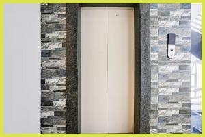 Hotel JL Palace Shri Mahakaleshwar Jyotirlinga Temple And Railway Station - Fully Air Conditioned Premium Room - Free Wi-fi - Free Parking Available - Best Premium Hotel In Ujjain