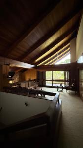 Casa com 4 suítes, na beira da ilha em imbe