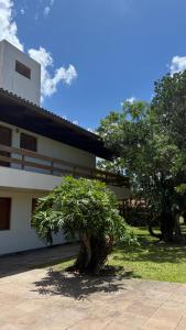 Casa com 4 suítes, na beira da ilha em imbe