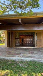 Casa com 4 suítes, na beira da ilha em imbe