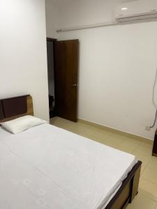 Semi Luxury Apartment in the heart of CMB
