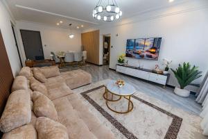 elegant escape apartment with free parking space,fully equipped gym, swimming pool children playing ground area and amazing city views