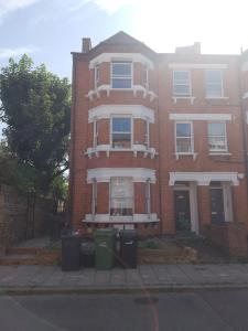 2-Bed Garden Flat in Vibrant SW9