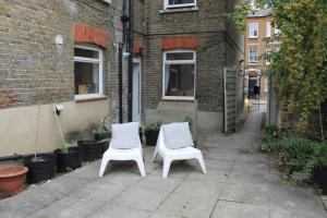 2-Bed Garden Flat in Vibrant SW9