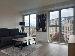 Chic Urban Living- New 2Bed2Bath Apartment in City
