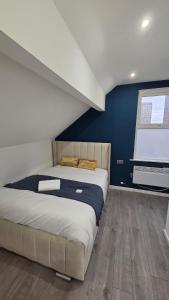 Modern 2 Bed Flat Newly Refurbished With Free Parking