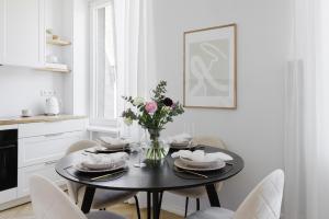 Stylish Apartment with Sauna Old Town, Town Hall Square