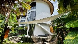 Hillstone Luxury Village