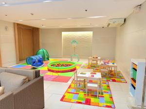 PinkdoorZ Moa Staycation at Shell Residences