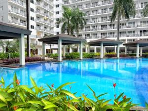 PinkdoorZ Moa Staycation at Shell Residences