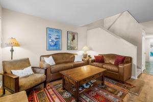 Canyons Creekside Getaway near Cabriolet Lift