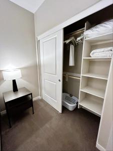 AVE Phoenix Terra - Short Stay Furnished Apartment