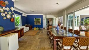 Mansão Pé na Areia no Condomínio Cocanha