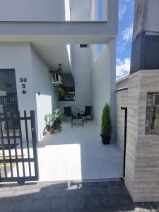 Geminado Familiar próximo á grandes Industrias