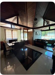 Casa com piscina perto da praias