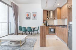 Free housekeeping visits during your stay - StayShort - Extravagant 1BR in Jebel Ali with Pool Amenity