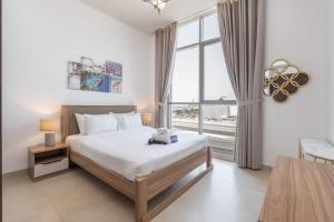 Free housekeeping visits during your stay - StayShort - Extravagant 1BR in Jebel Ali with Pool Amenity
