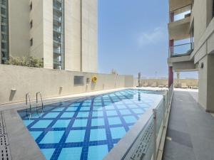Free housekeeping visits during your stay - StayShort - Extravagant 1BR in Jebel Ali with Pool Amenity