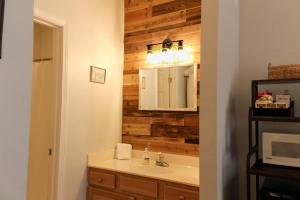 The Suite at 205 Royal Poste Rd