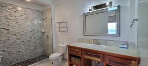 Lickety Split-Oceanview with Rooftop Escape