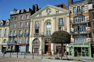 LAnvers vue port de plaisance 2 à 3 pers