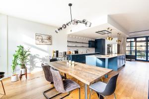 Shoreditch Gem by Spitalfields