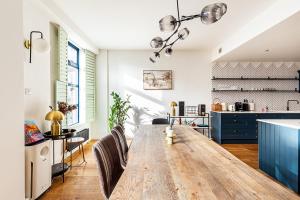 Shoreditch Gem by Spitalfields