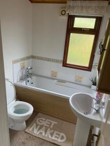 Kingfisher Cosy Lakeside Lodge