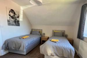 2-Bed House - Sleeps 6 - Garden Parking Wifi