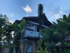 Sumatra Orangutan Discovery Villa